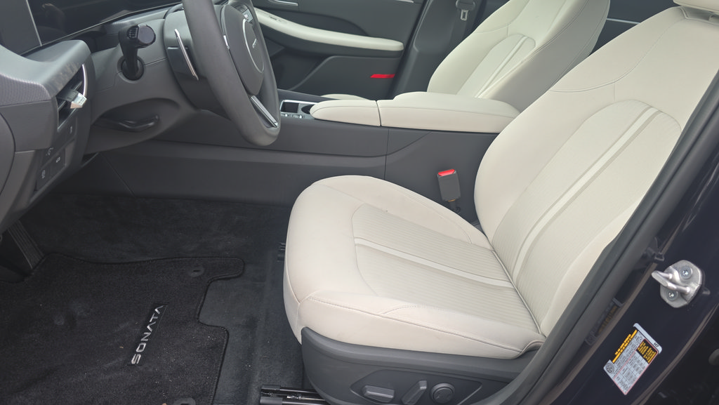 Used 2025 Hyundai Sonata SEL FWD image 13