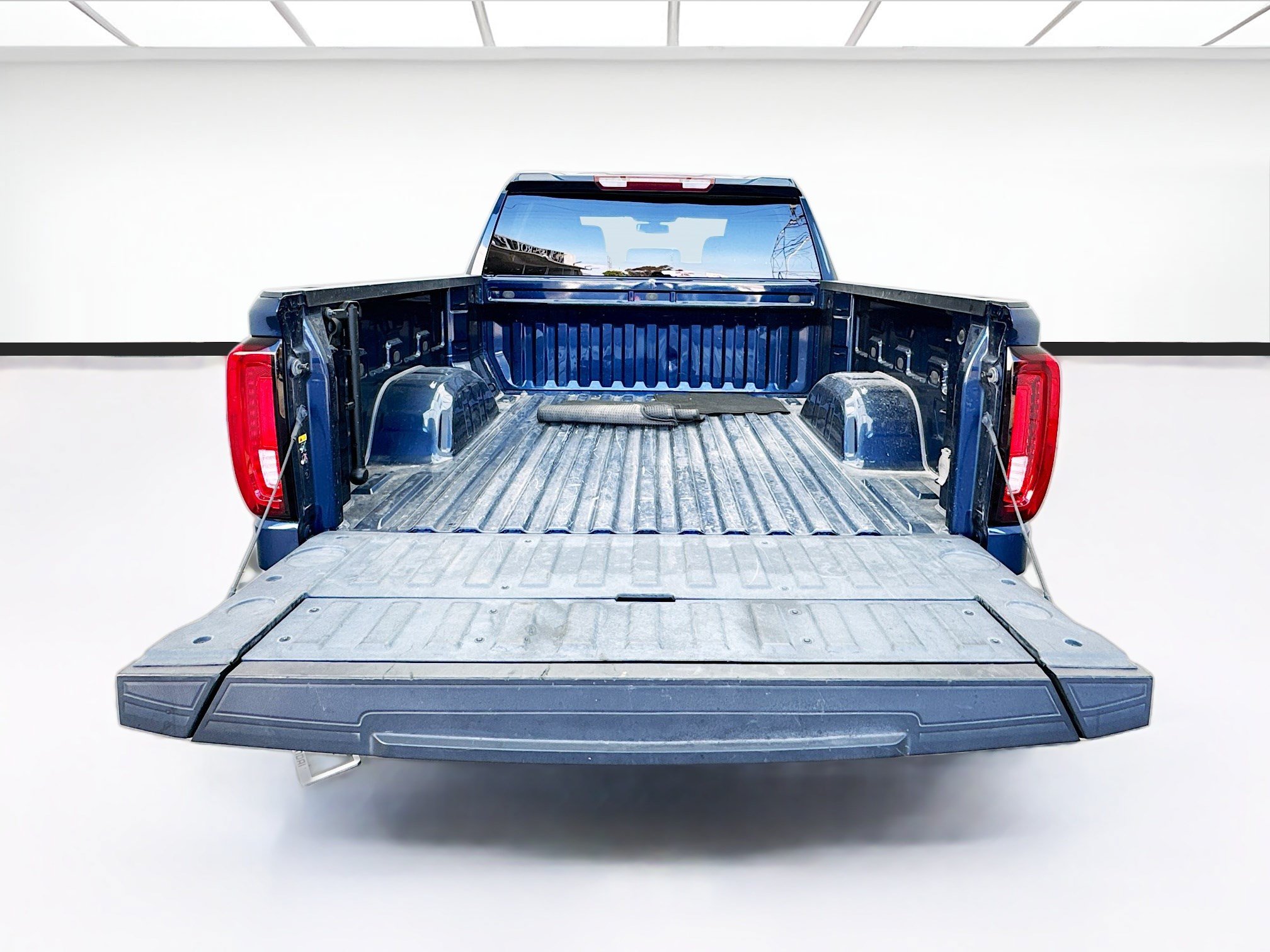 Used 2021 GMC Sierra 1500 SLT RWD image 17