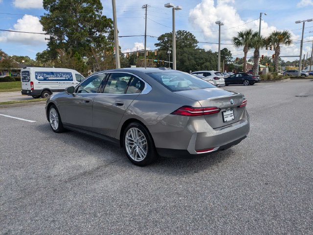 Used 2024 BMW 530i w/ Convenience Package RWD image 7