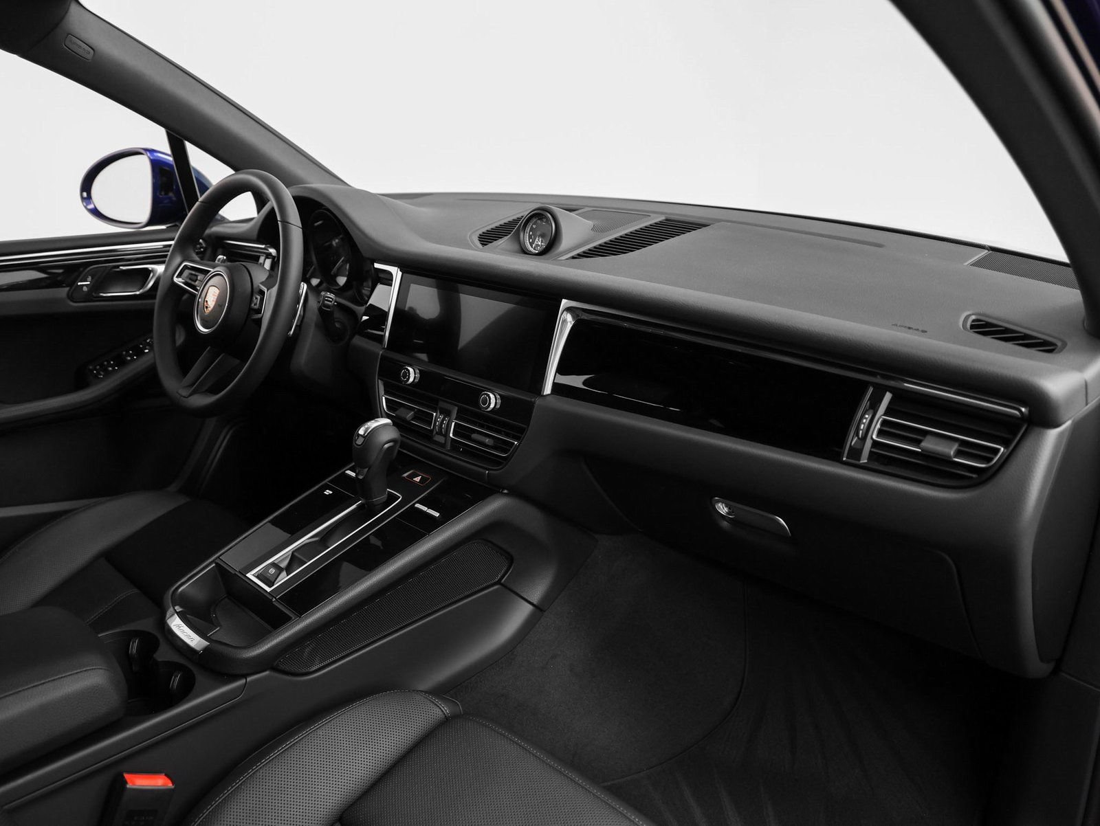 Certified 2025 Porsche Macan image 22