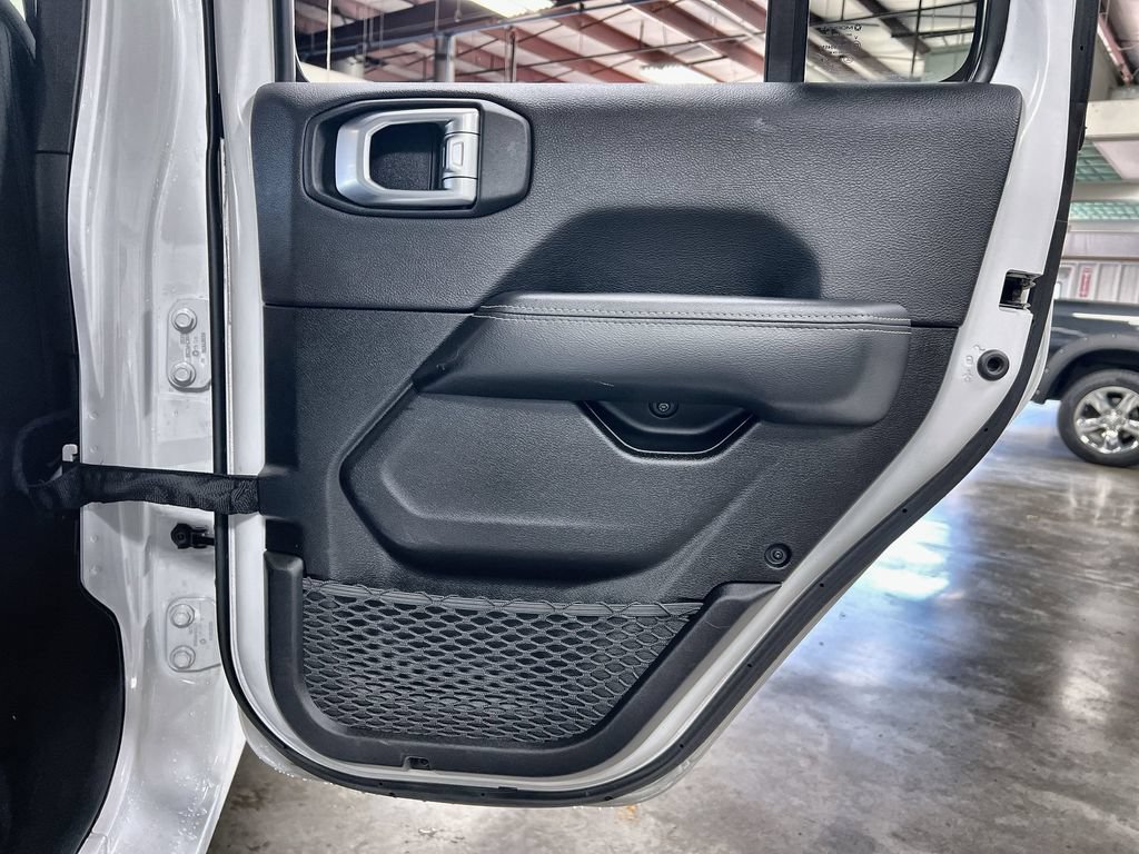 Used 2023 Jeep Gladiator Overland AWD/4WD image 23