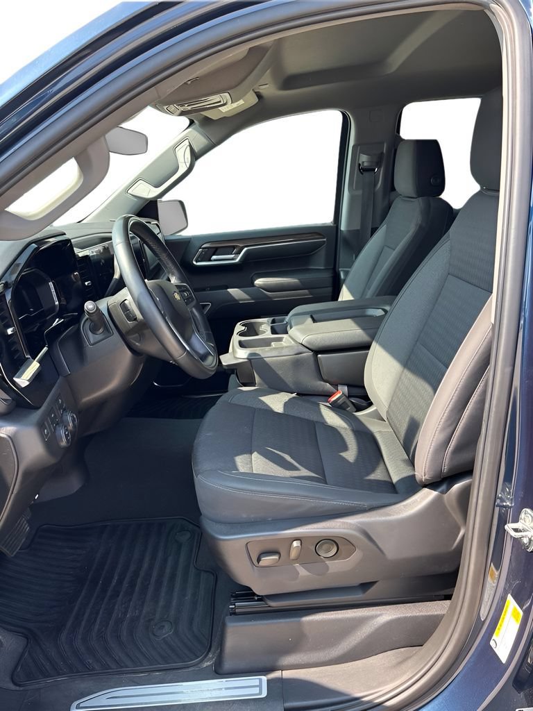 Used 2023 Chevrolet Silverado 1500 LT AWD/4WD image 28