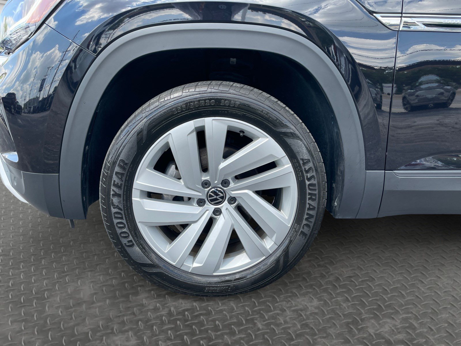 Used 2023 Volkswagen Atlas Cross Sport SE w/ Panoramic Sunroof Package FWD image 34