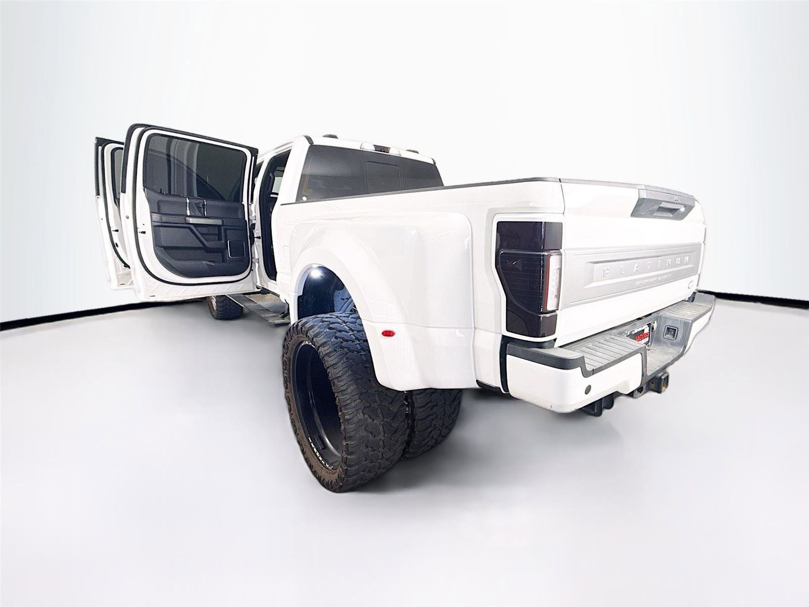 Used 2022 Ford F450 Platinum w/ FX4 Off-Road Package AWD/4WD image 22