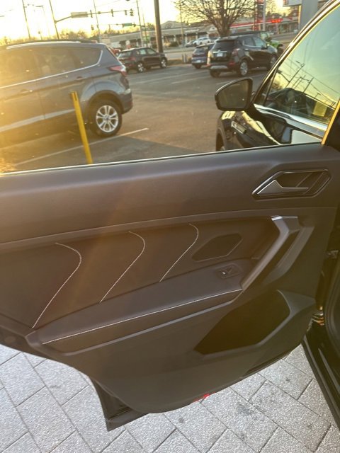 Used 2022 Volkswagen Tiguan SE image 22