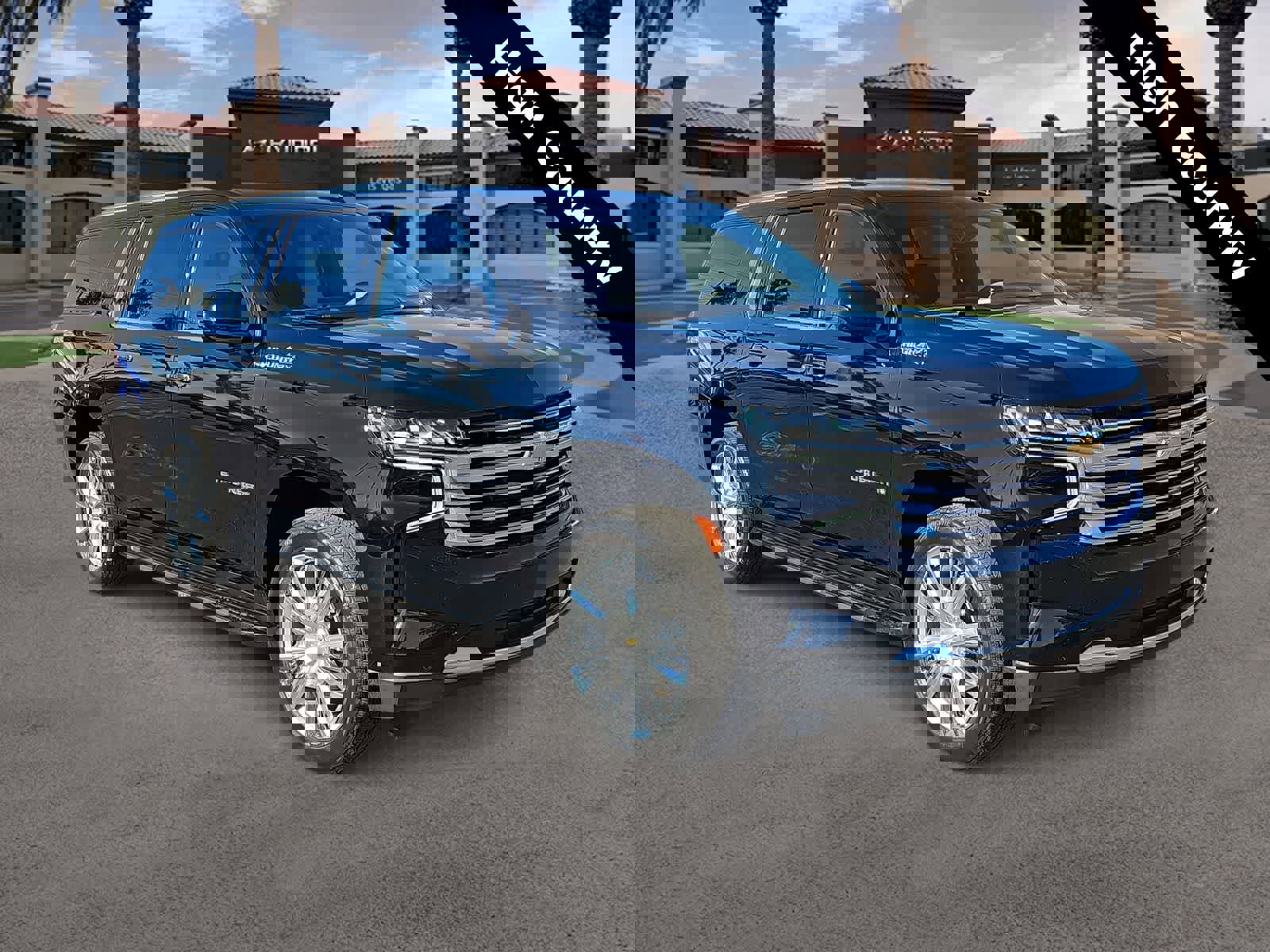 Used 2022 Chevrolet Suburban High Country image 2