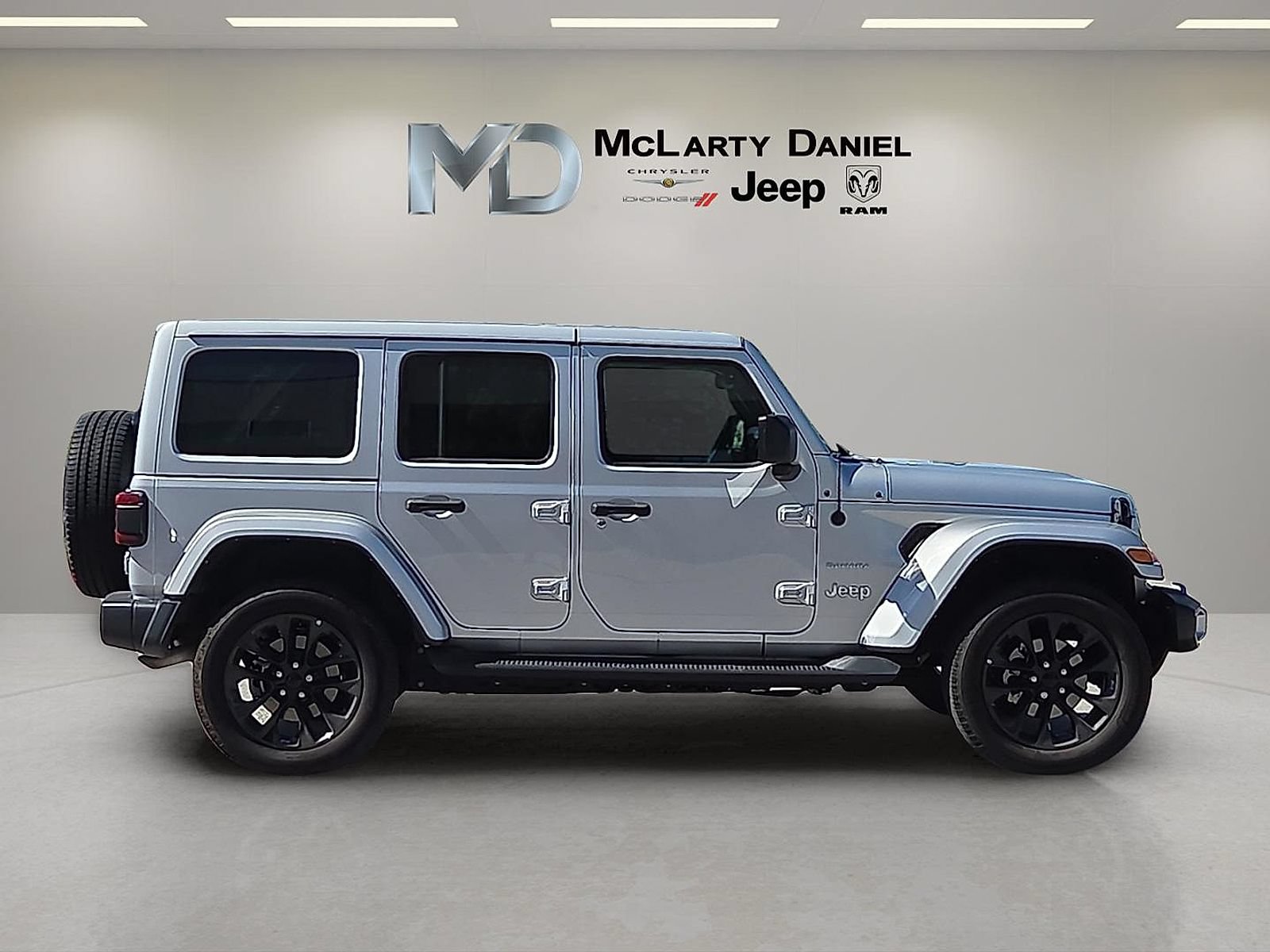 Used 2022 Jeep Wrangler Unlimited Sahara w/ Cold Weather Group AWD/4WD image 6
