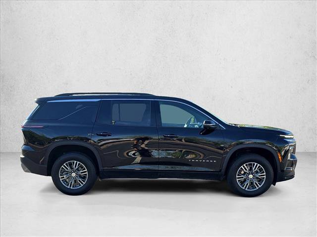 Used 2025 Chevrolet Traverse LT w/ Driver Confidence Package image 3