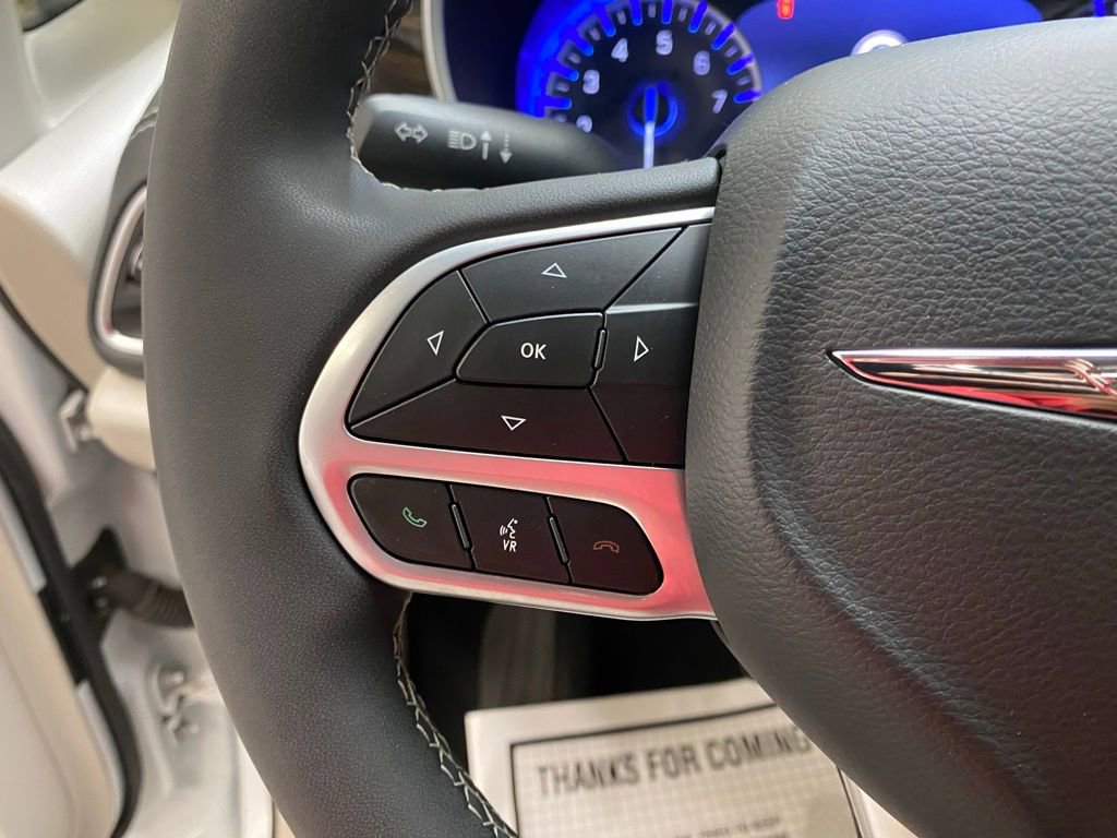 Used 2023 Chrysler Pacifica Limited image 21