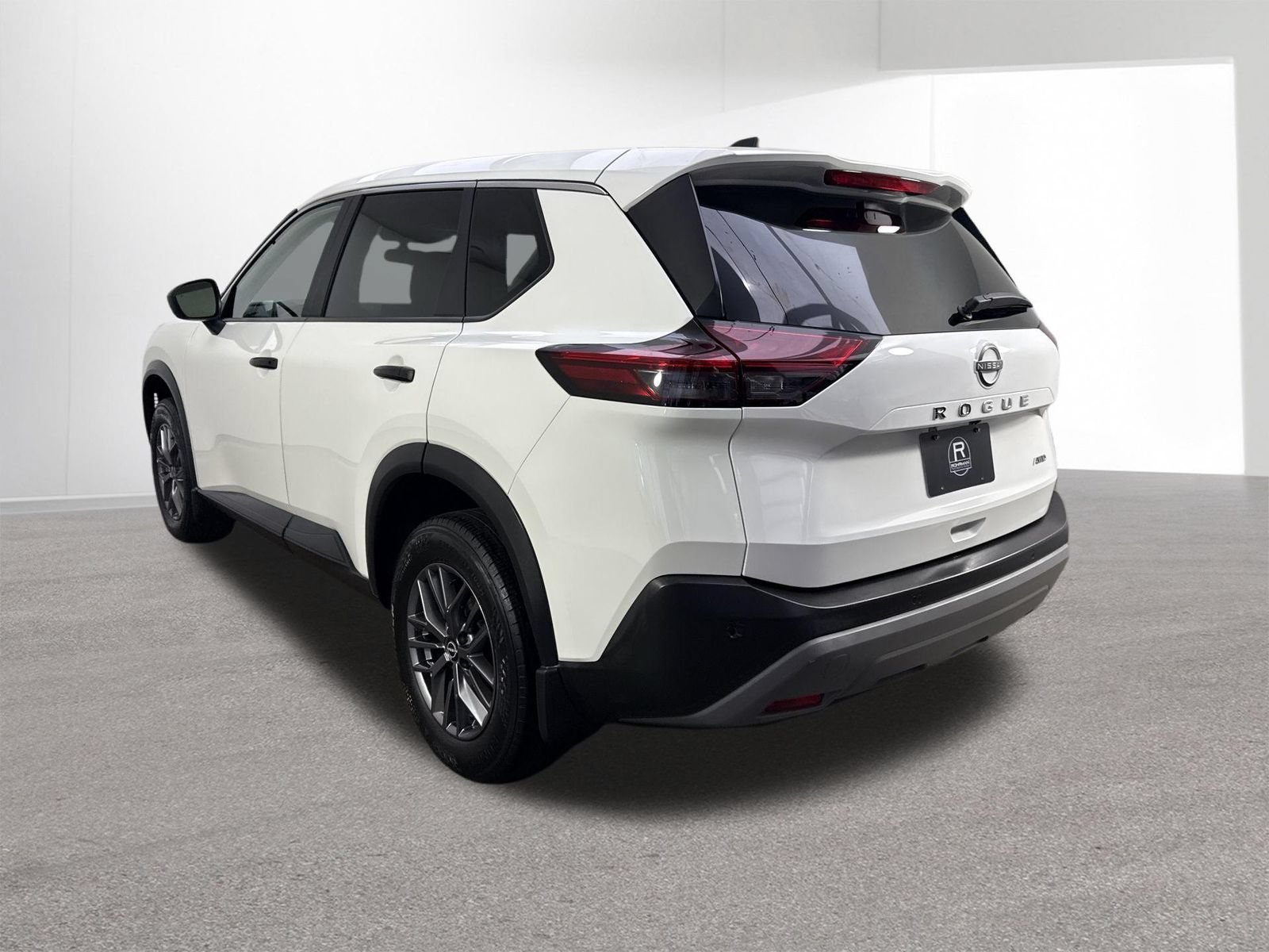 Used 2023 Nissan Rogue S AWD/4WD image 30