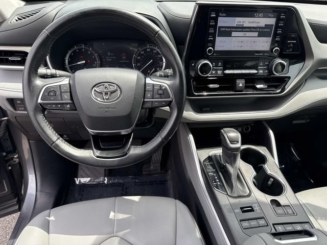Used 2021 Toyota Highlander XLE AWD/4WD image 18