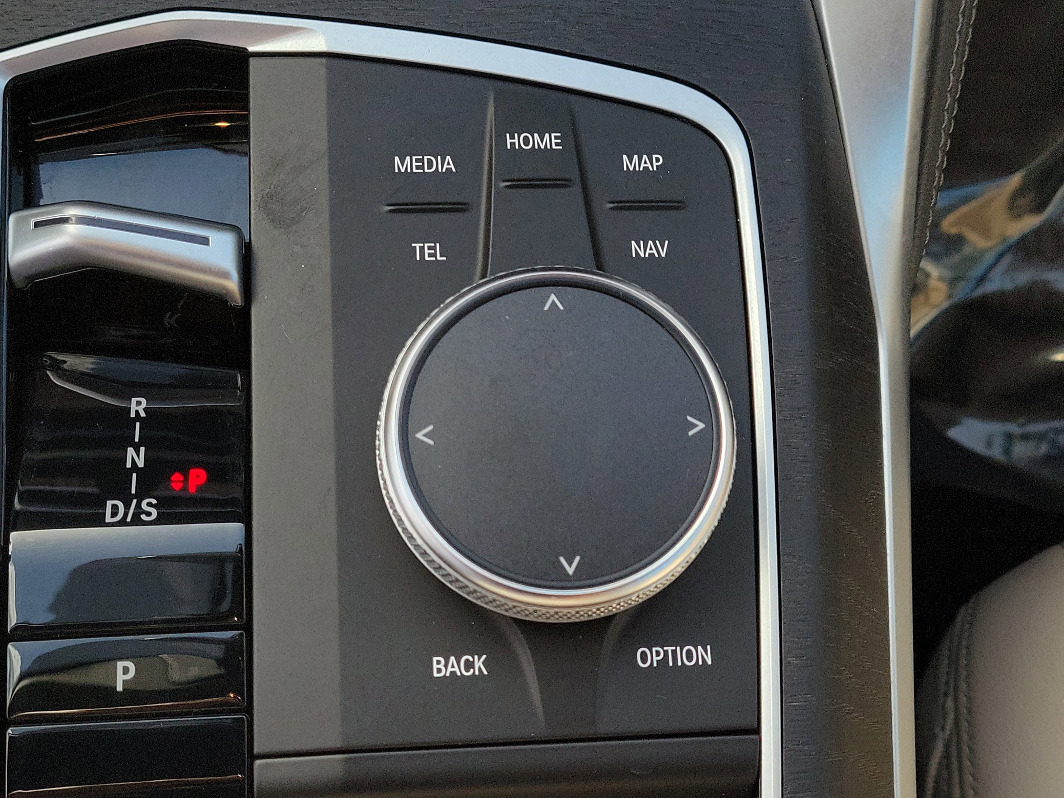 Used 2024 BMW M440i Convertible w/ Premium Package image 25