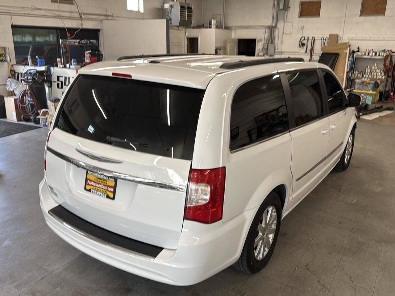 Used 2015 Chrysler Town & Country Touring FWD image 98