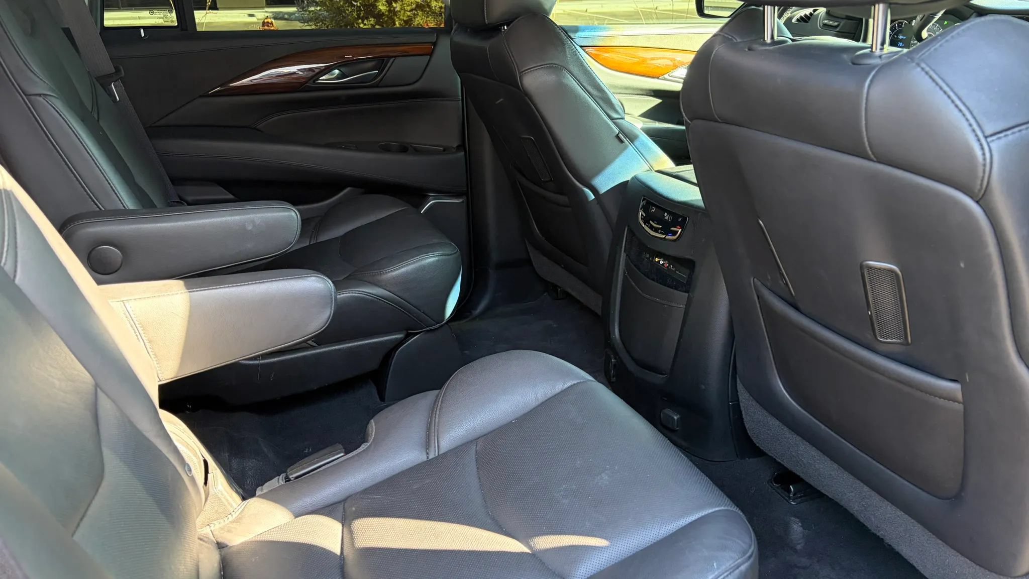Used 2016 Cadillac Escalade Premium AWD/4WD image 14