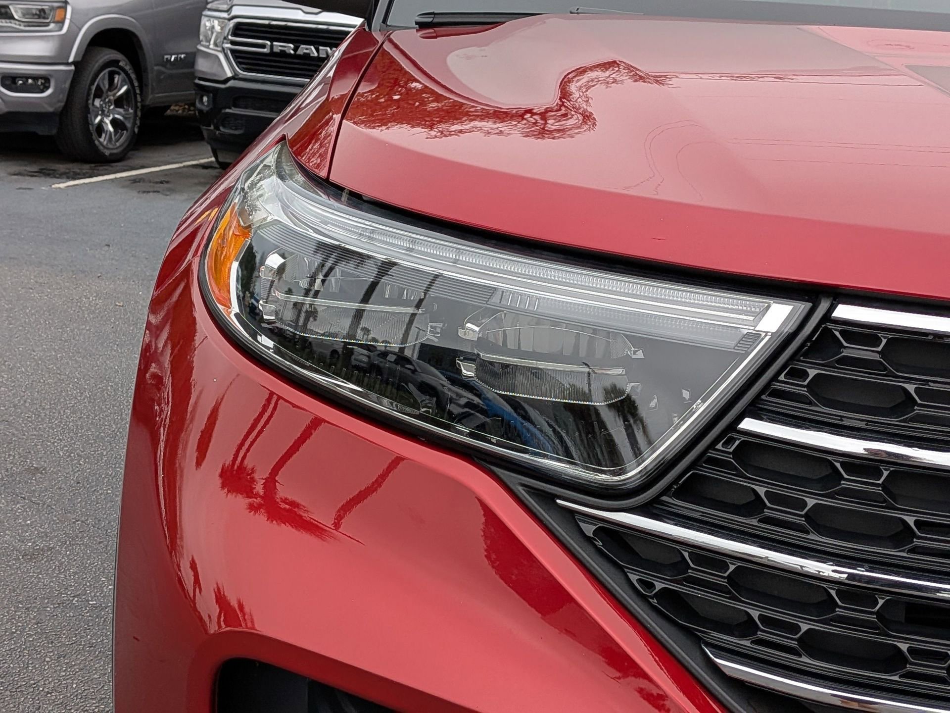 Used 2023 Ford Explorer XLT image 12