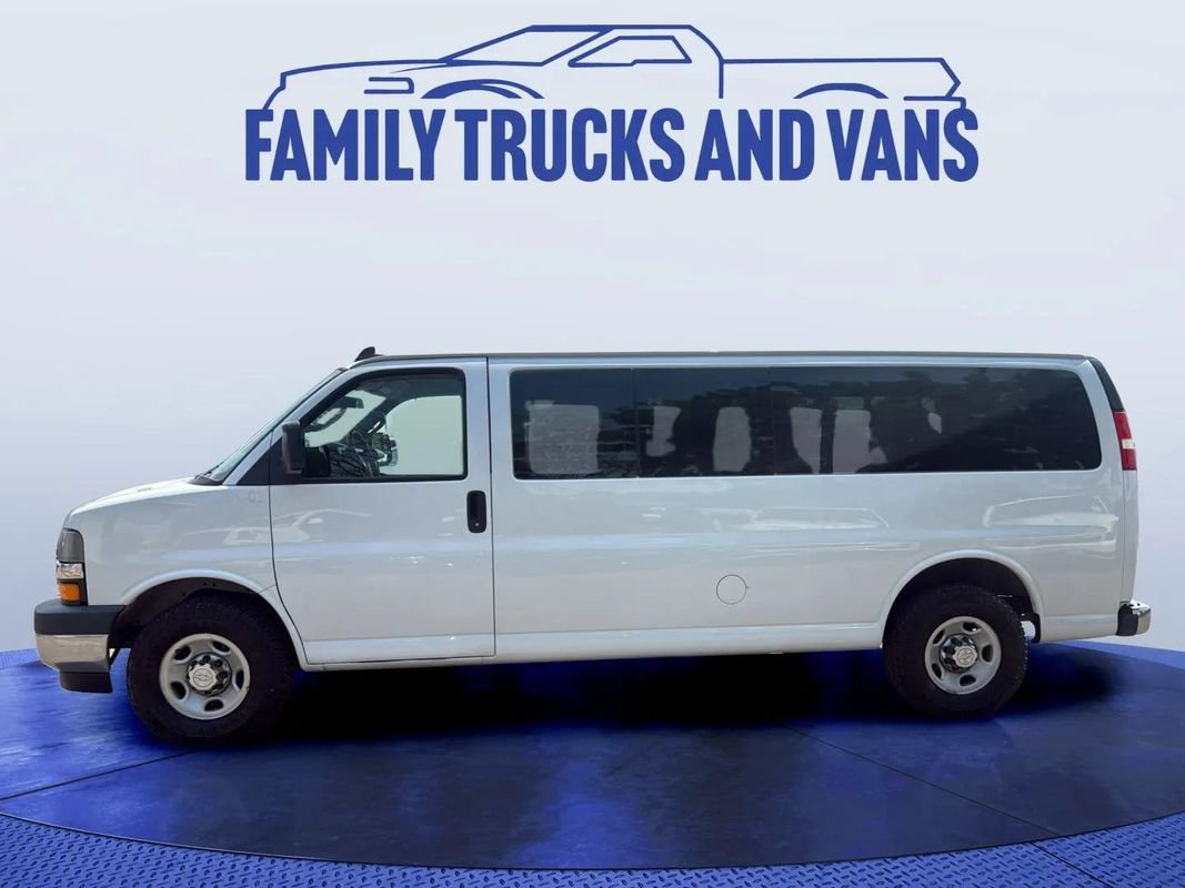 Used 2020 Chevrolet Express 3500 LT w/ LT Preferred Equipment Group RWD image 2