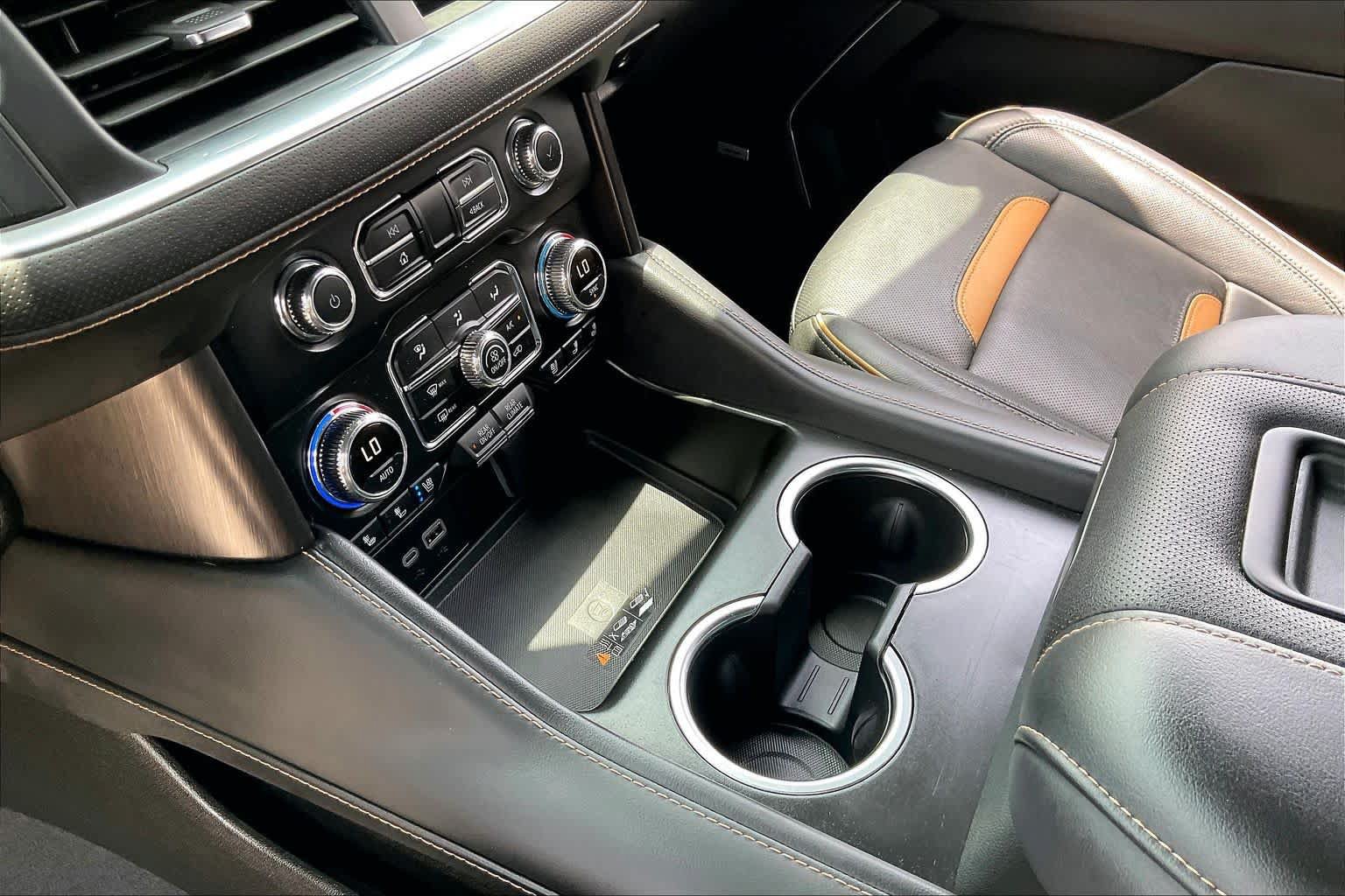 Used 2024 GMC Yukon AT4 w/ Technology Package AWD/4WD image 16