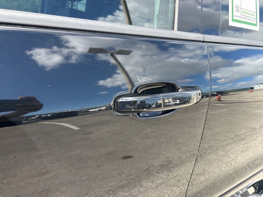 Used 2018 Chevrolet Silverado 1500 LT w/ All Star Edition image 21