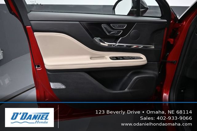 Used 2025 Lincoln Corsair Grand Touring AWD/4WD image 23