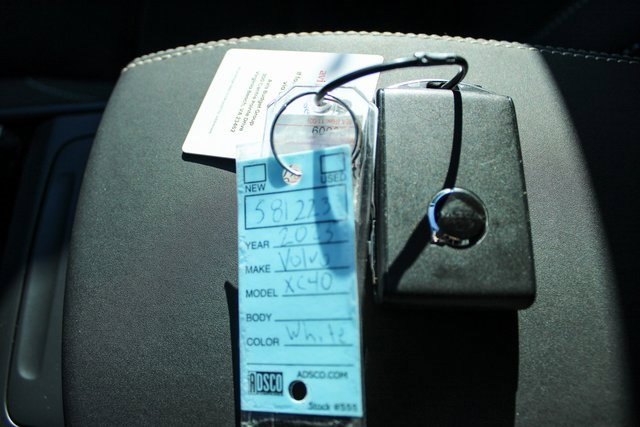 Used 2025 Volvo XC40 B5 Plus image 31