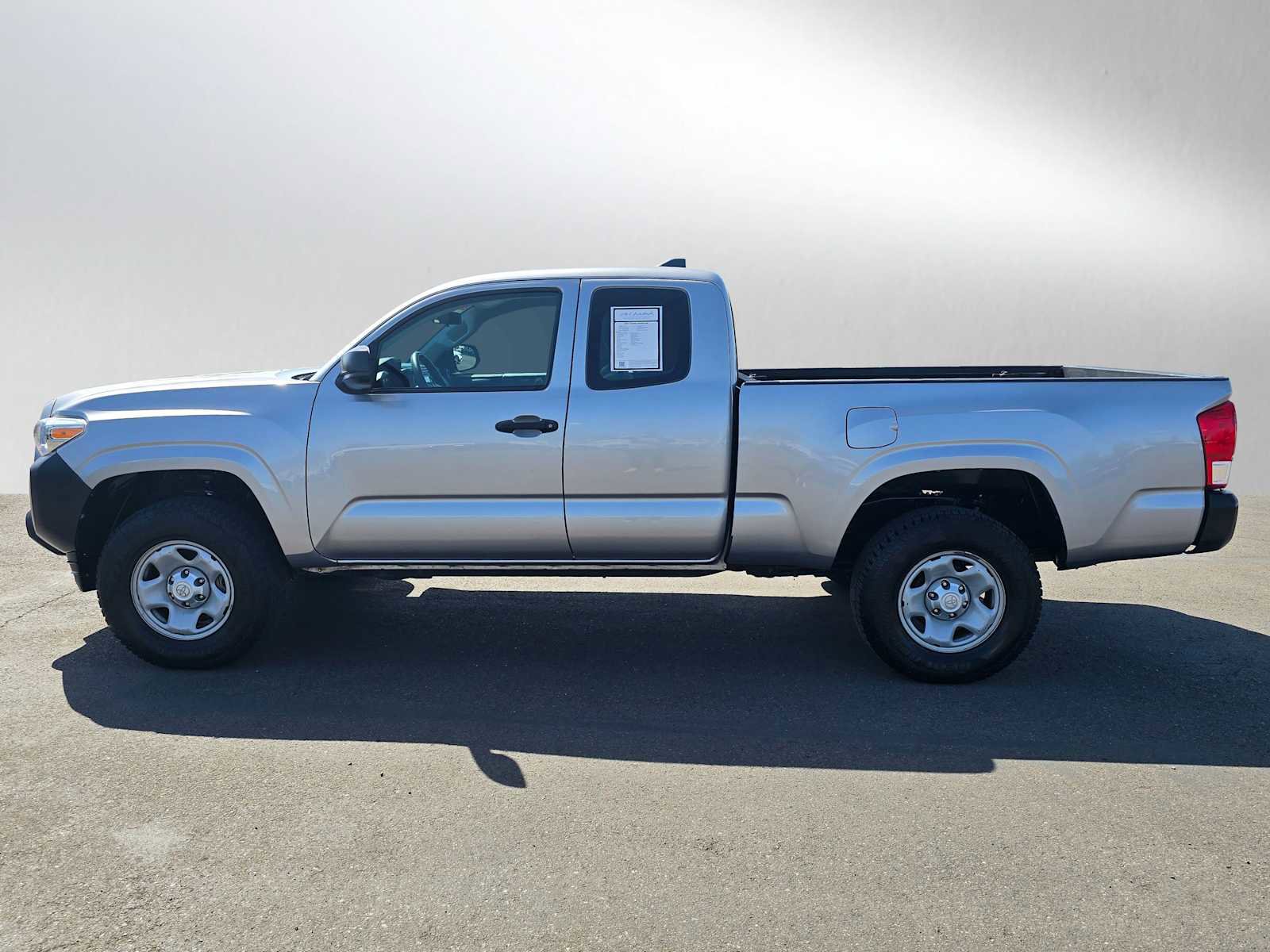 Used 2017 Toyota Tacoma SR RWD image 7