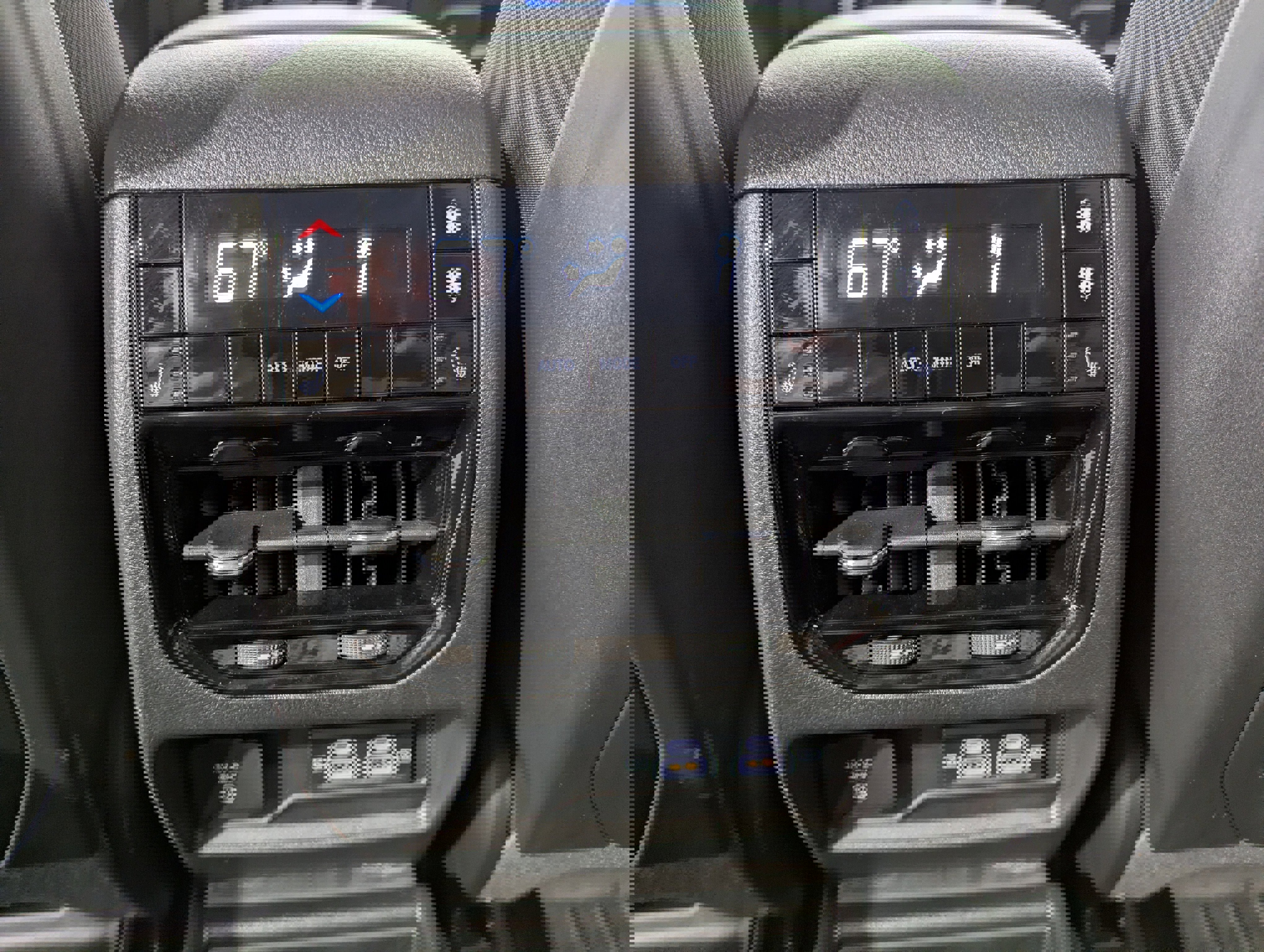 Used 2025 Jeep Grand Cherokee L Limited w/ Black Appearance Package image 13