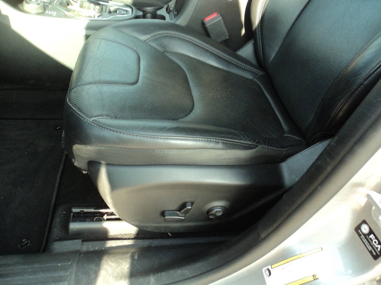 Used 2021 Jeep Cherokee Latitude Lux w/ Comfort/Convenience Group AWD/4WD image 11