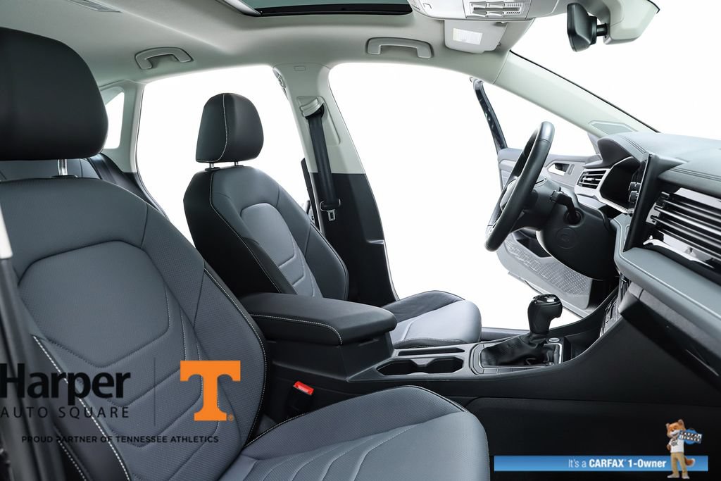 Used 2025 Volkswagen Jetta SEL FWD image 37