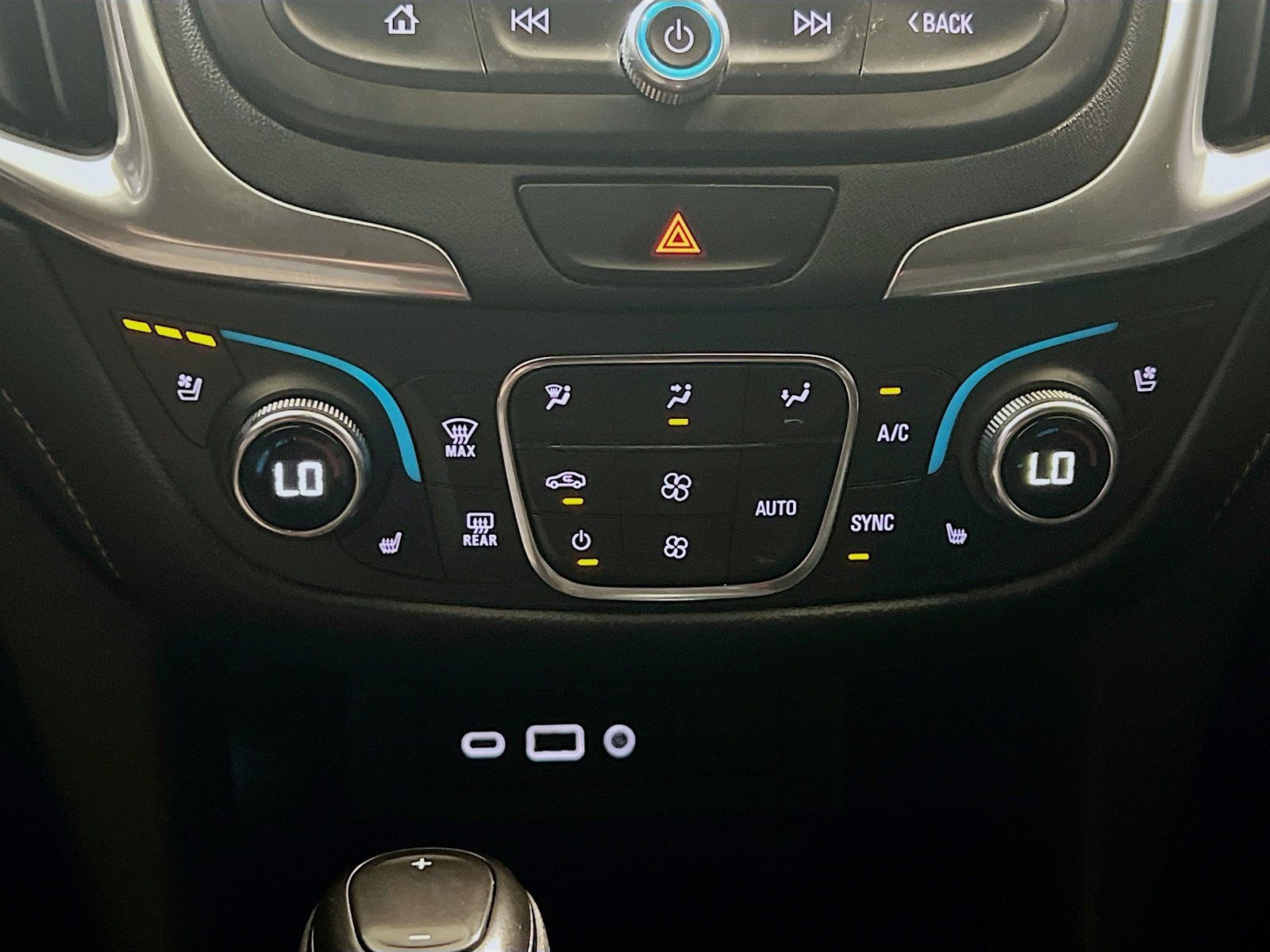 Used 2021 Chevrolet Equinox Premier AWD/4WD image 11
