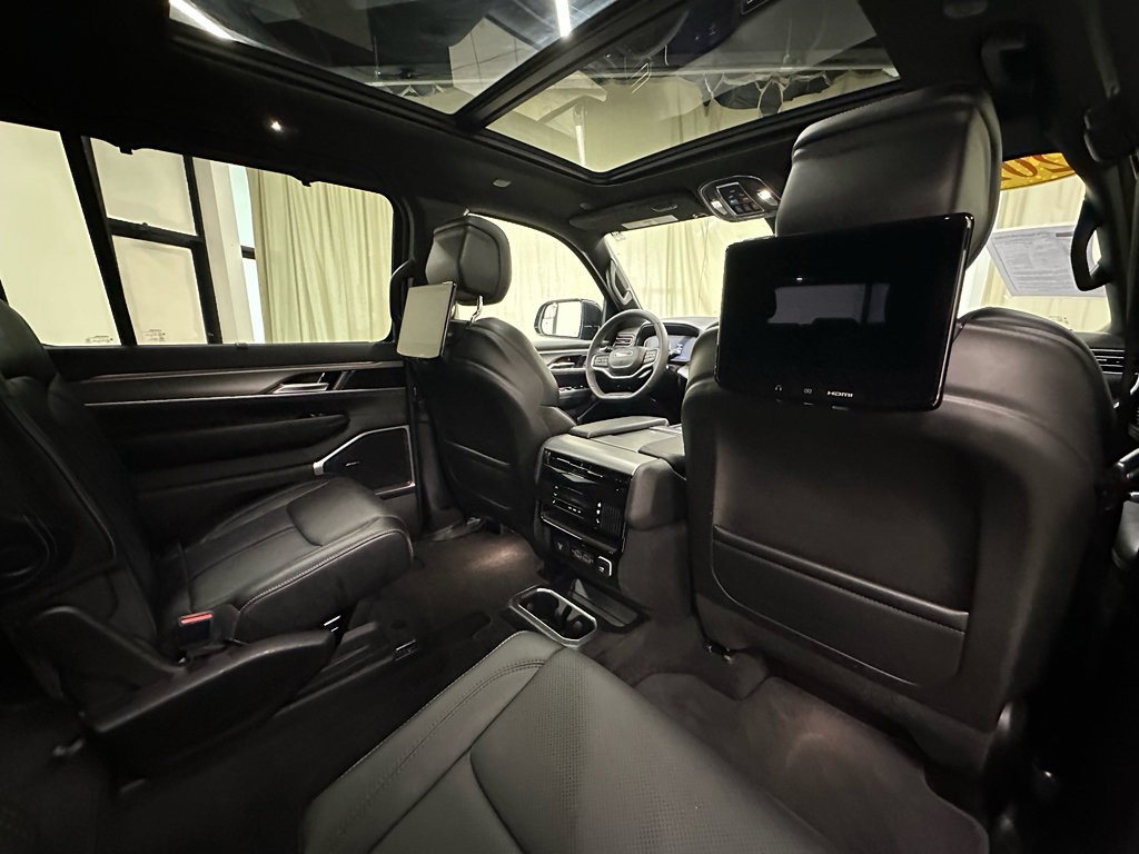 Used 2024 Jeep Wagoneer Series II w/ Convenience Group I AWD/4WD image 19