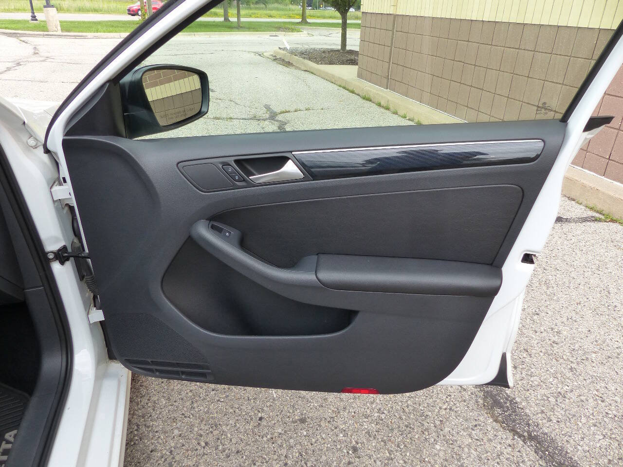Used 2015 Volkswagen Jetta Sport FWD image 42