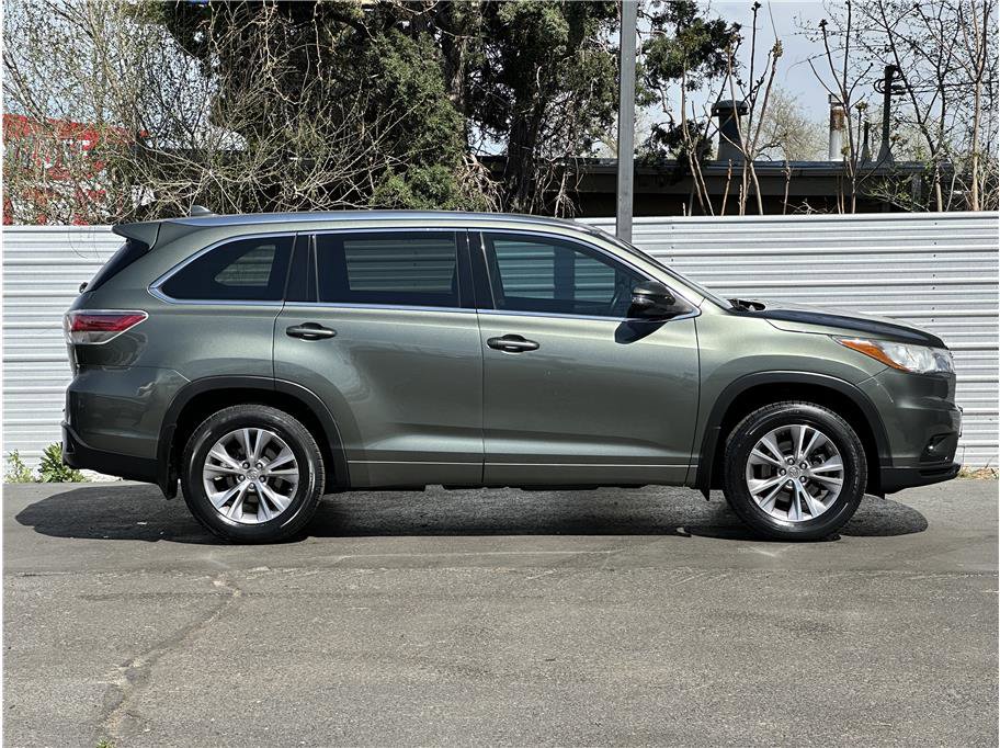 Used 2015 Toyota Highlander XLE image 9