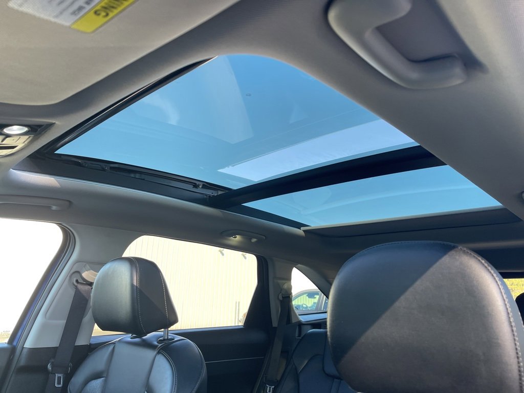 Used 2023 Kia Sorento S w/ Panoramic Sunroof Package image 9