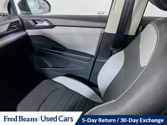 Used 2023 Volkswagen Taos SEL image 25