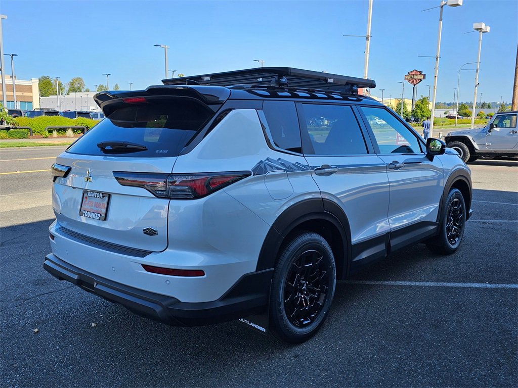 New 2025 Mitsubishi Outlander AWD image 3