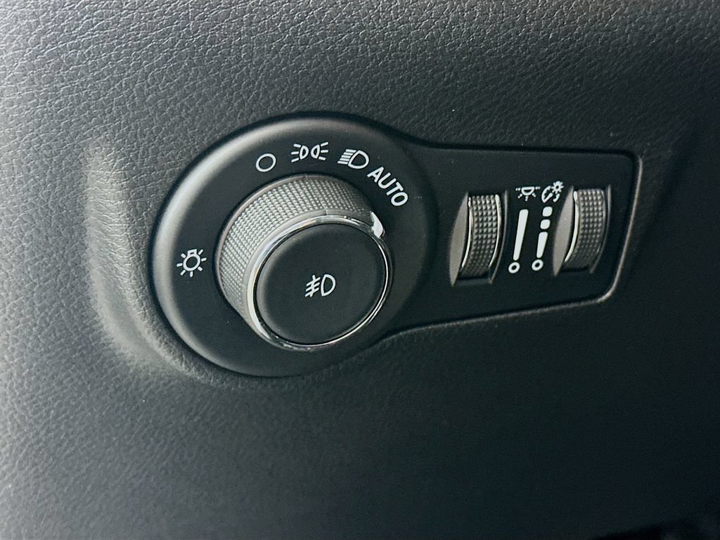 Certified 2023 Jeep Compass High Altitude AWD/4WD image 17