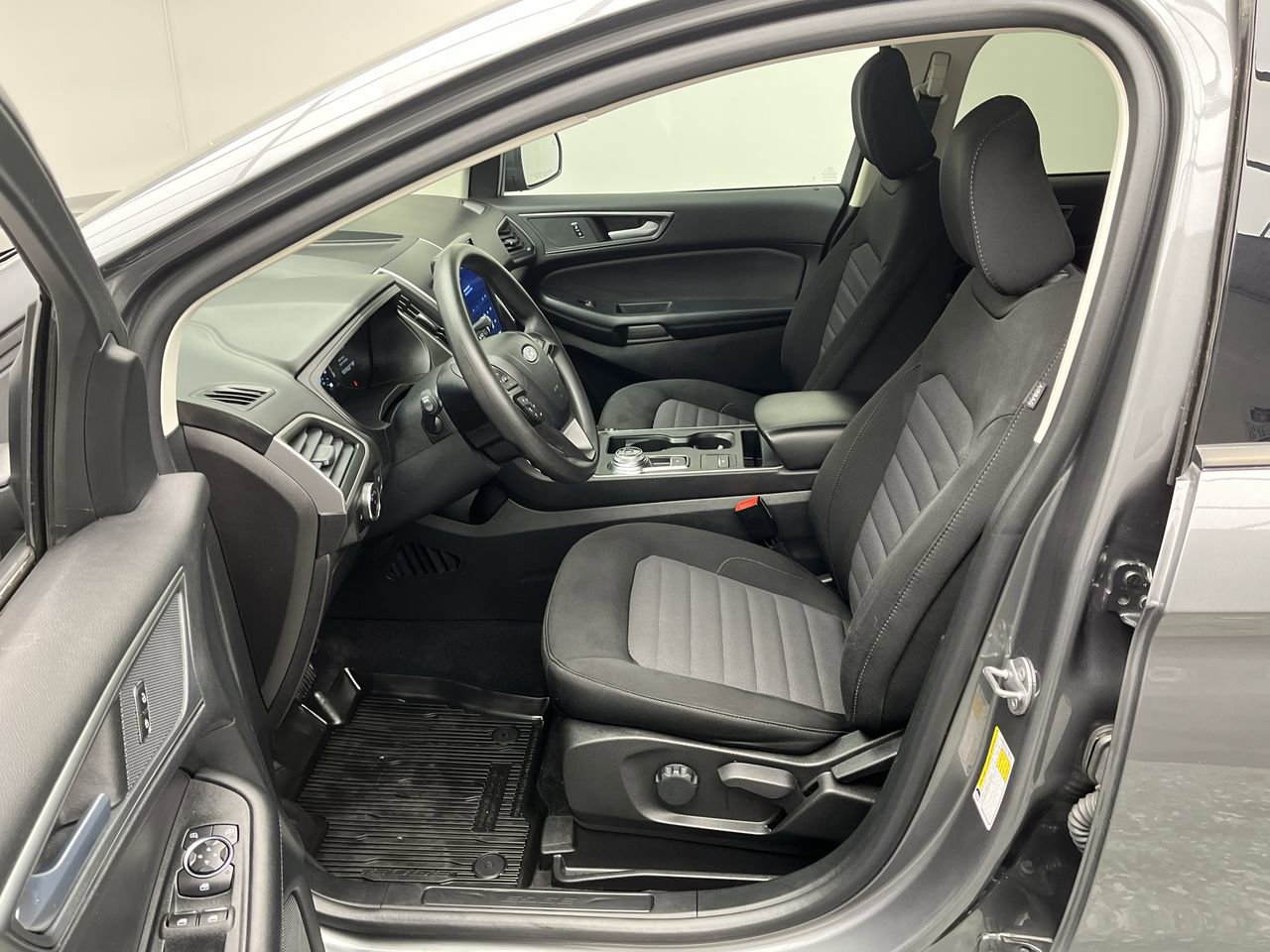 Certified 2024 Ford Edge SE w/ Cargo Accessory Package AWD/4WD image 3