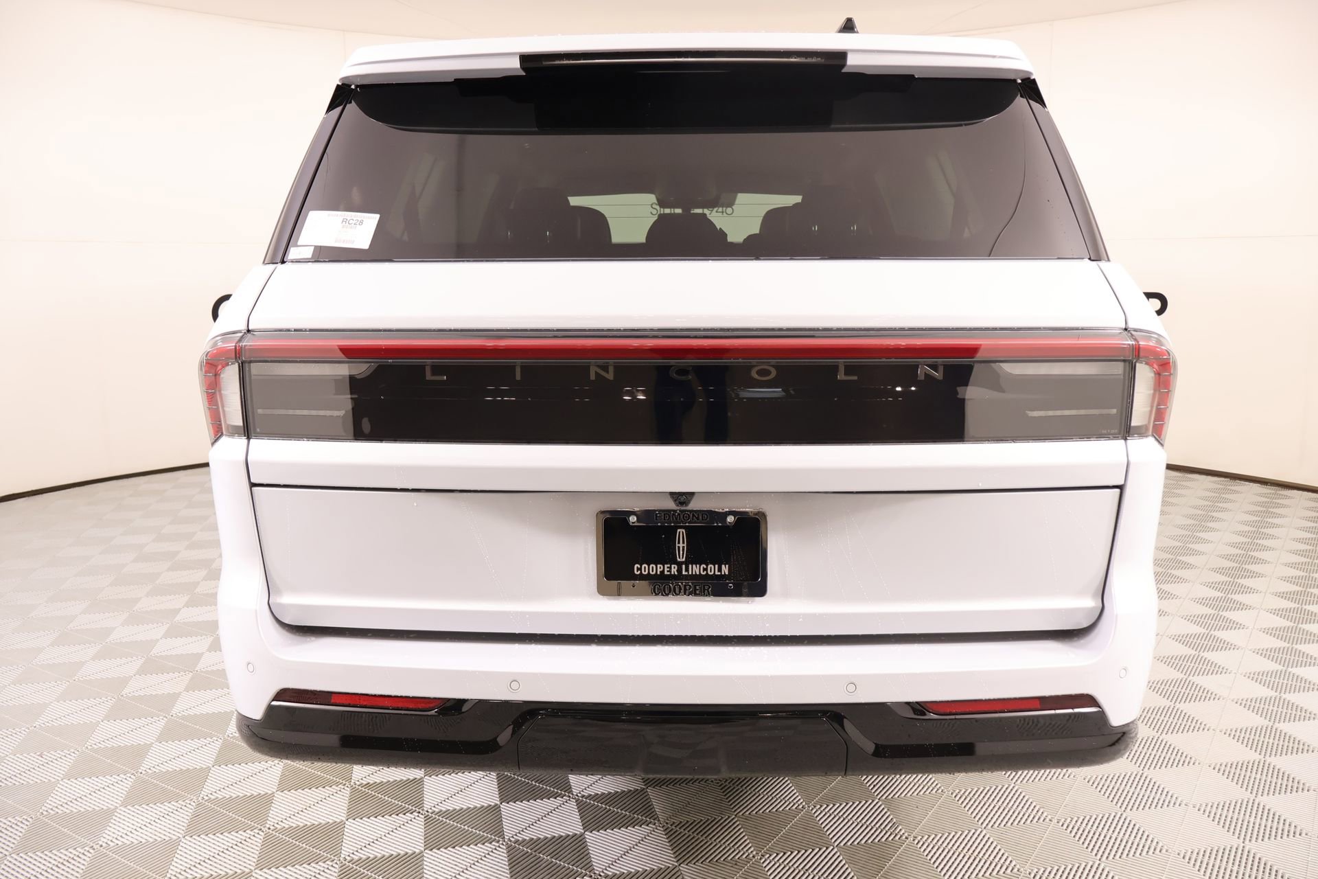 New 2026 Lincoln Navigator L Premier AWD/4WD image 23