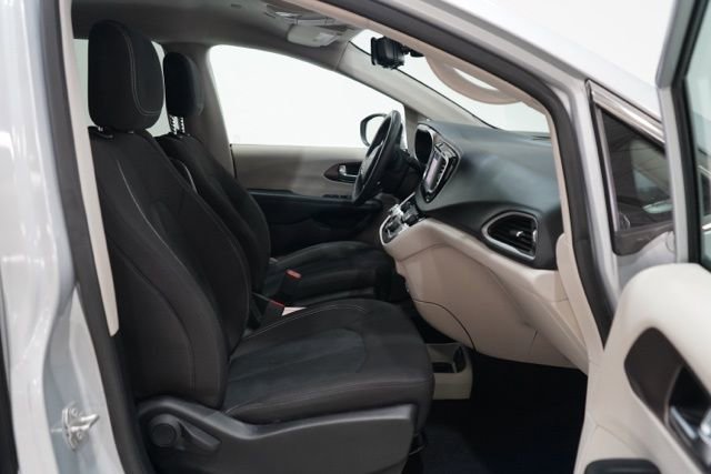 Used 2023 Chrysler Voyager LX FWD image 35
