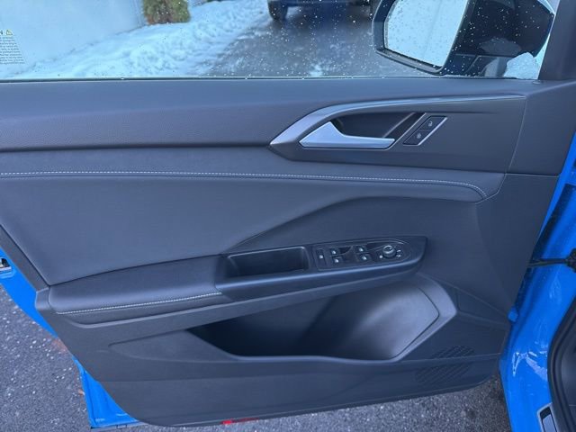 Certified 2025 Volkswagen Taos SE image 10