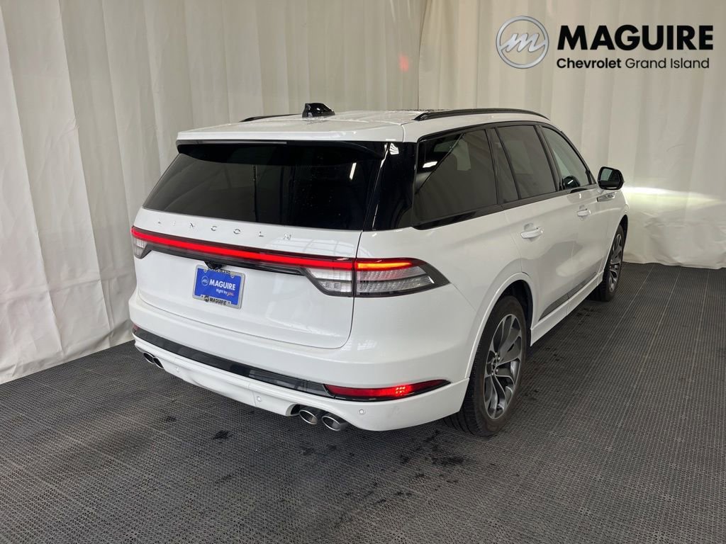 Used 2025 Lincoln Aviator AWD w/ Jet Appearance Package image 30