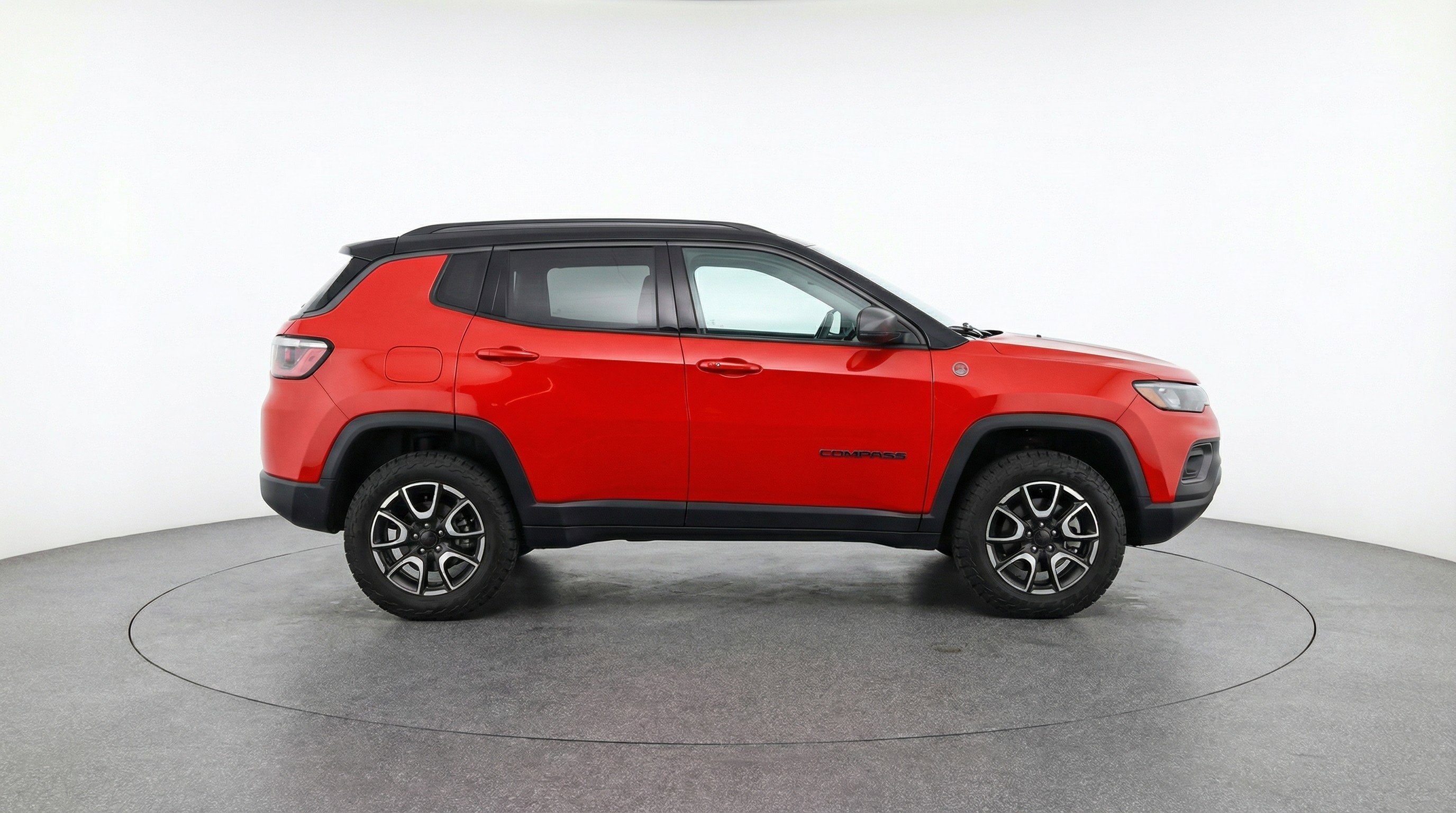 Used 2025 Jeep Compass Trailhawk image 11
