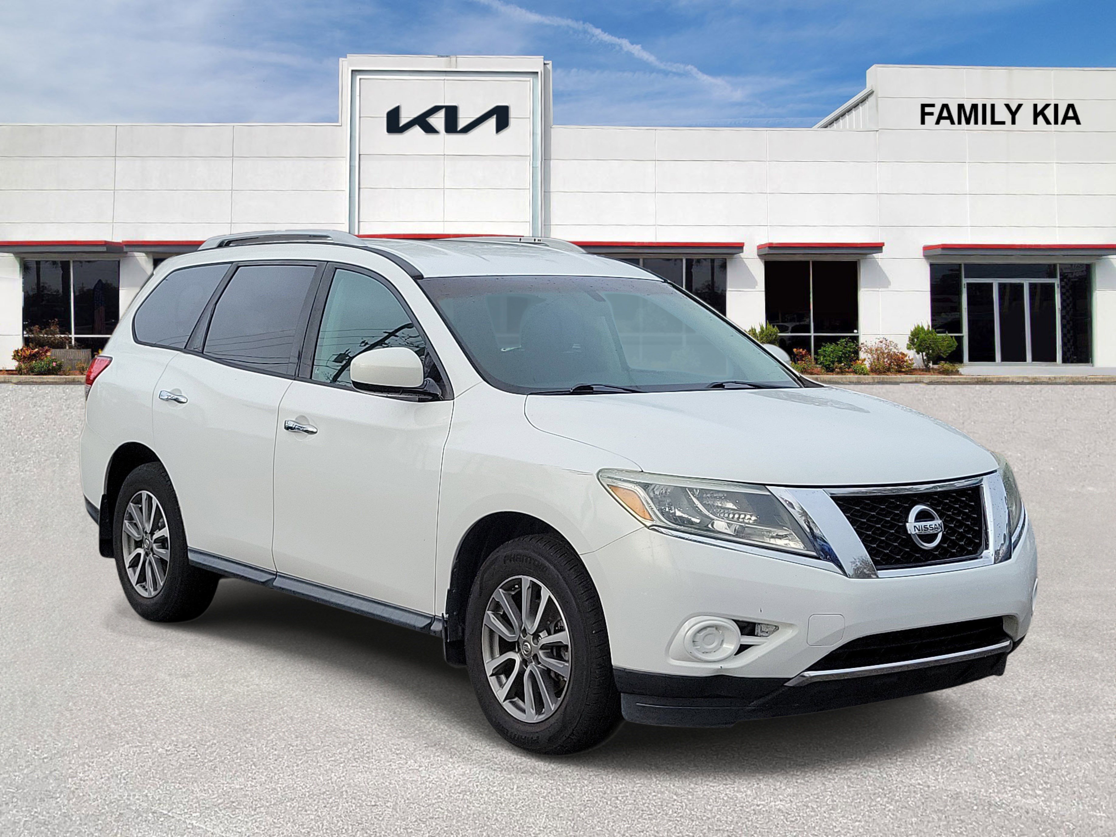 Used 2013 Nissan Pathfinder SV 360° Tour