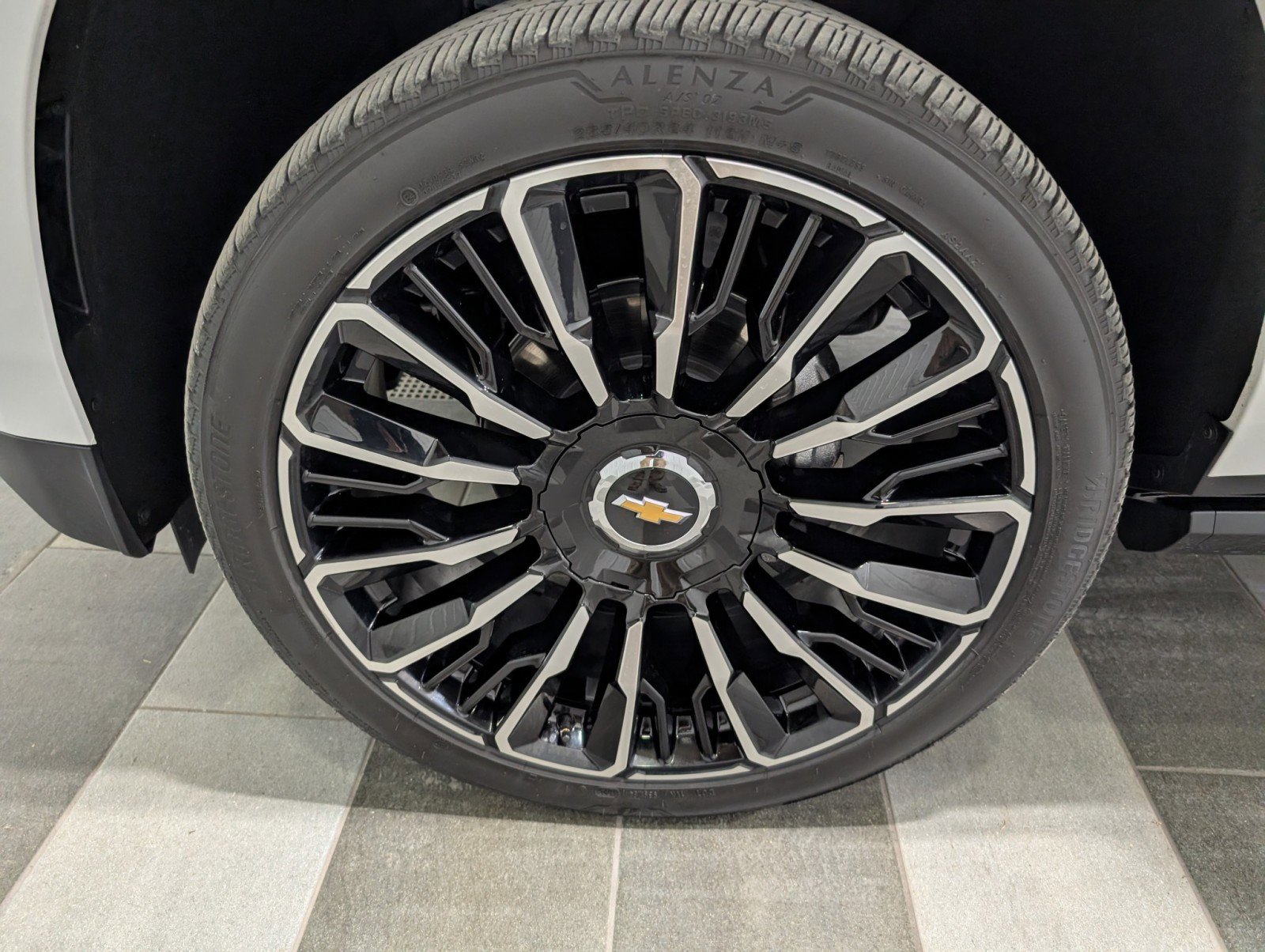 Used 2025 Chevrolet Suburban High Country image 7