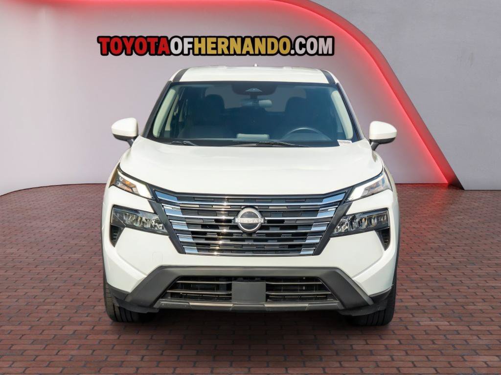 Used 2024 Nissan Rogue SV FWD image 2