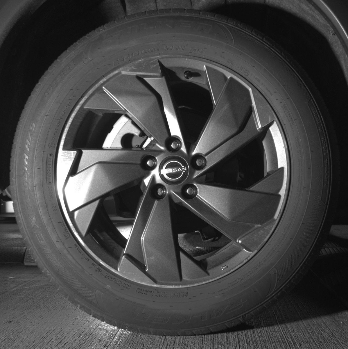 Used 2025 Nissan Rogue SV FWD image 15