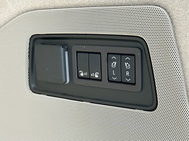 Used 2024 Cadillac Escalade Sport Platinum w/ LPO, ONYX Package AWD/4WD image 13