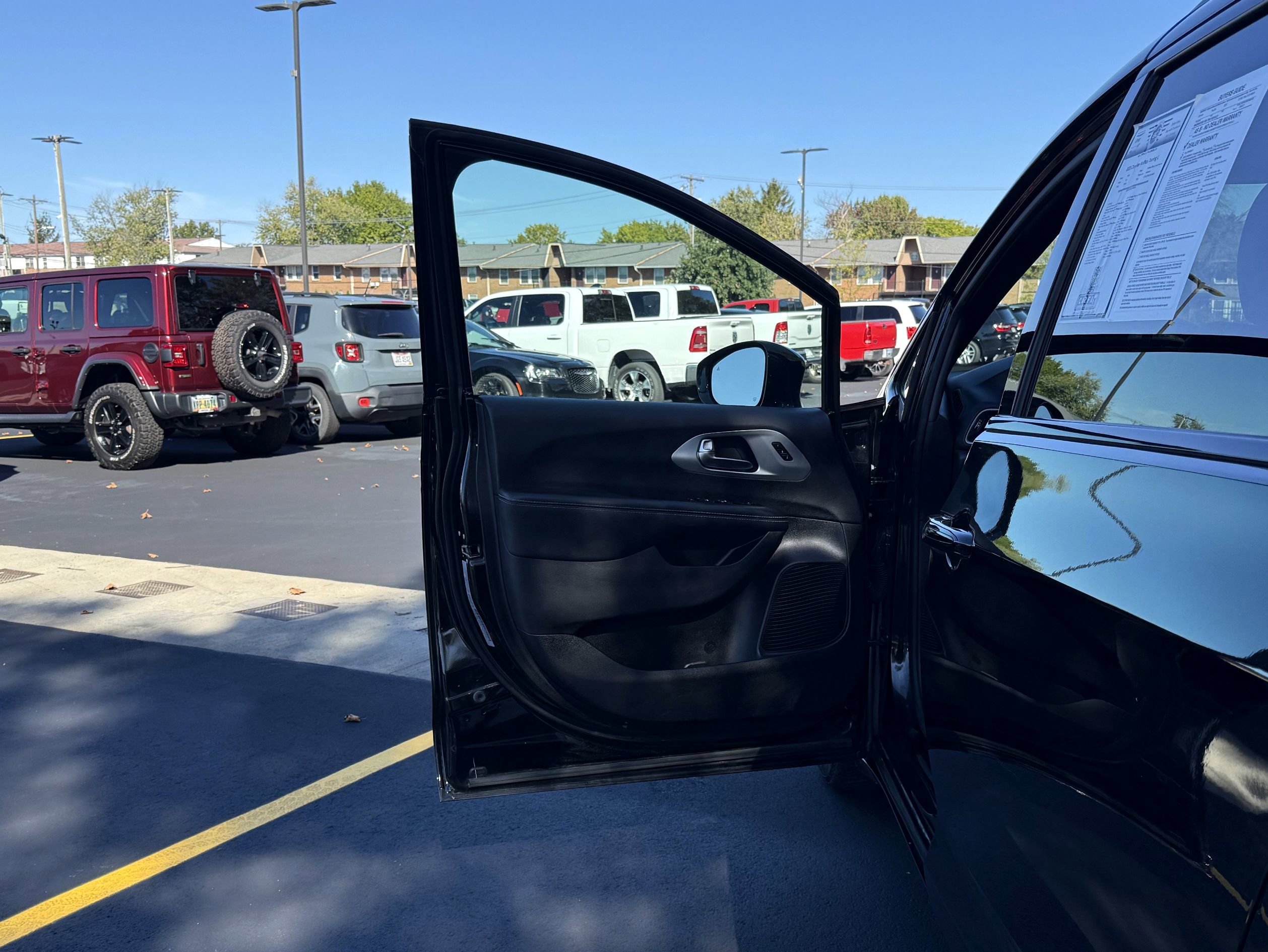 Used 2020 Chrysler Pacifica Touring-L w/ S Appearance Package image 12