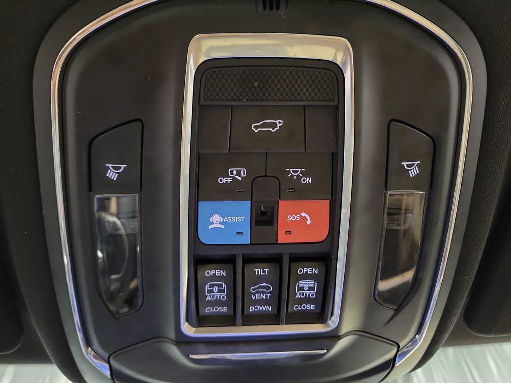 Used 2024 Jeep Grand Cherokee Limited AWD/4WD image 21