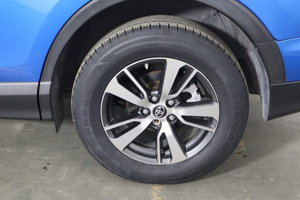 Used 2018 Toyota RAV4 XLE FWD image 41